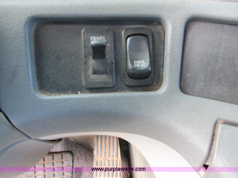 image for item I3833 2009 Freightliner Columbia semi truck