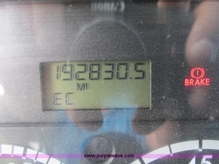 image for item I3833 2009 Freightliner Columbia semi truck