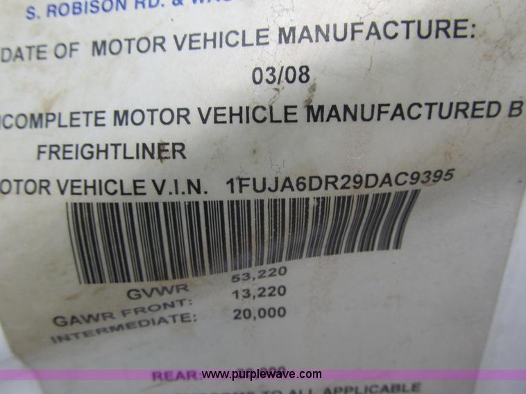 image for item I3833 2009 Freightliner Columbia semi truck