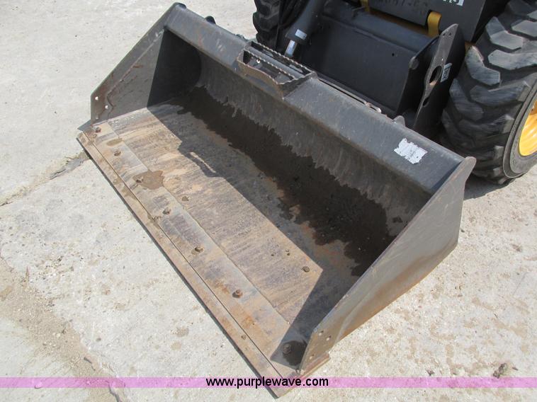 image for item I4135 2012 Volvo MC70C skid steer