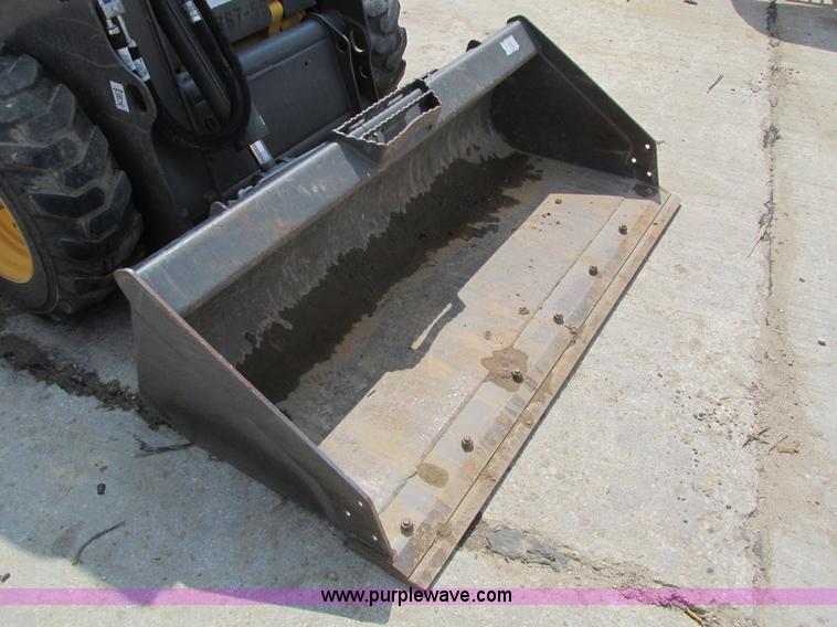 image for item I4135 2012 Volvo MC70C skid steer