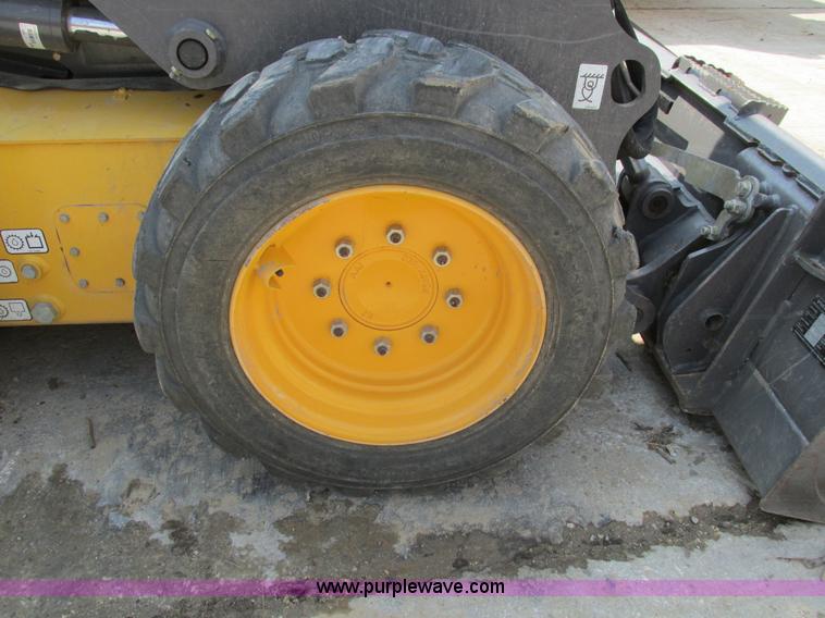 image for item I4135 2012 Volvo MC70C skid steer