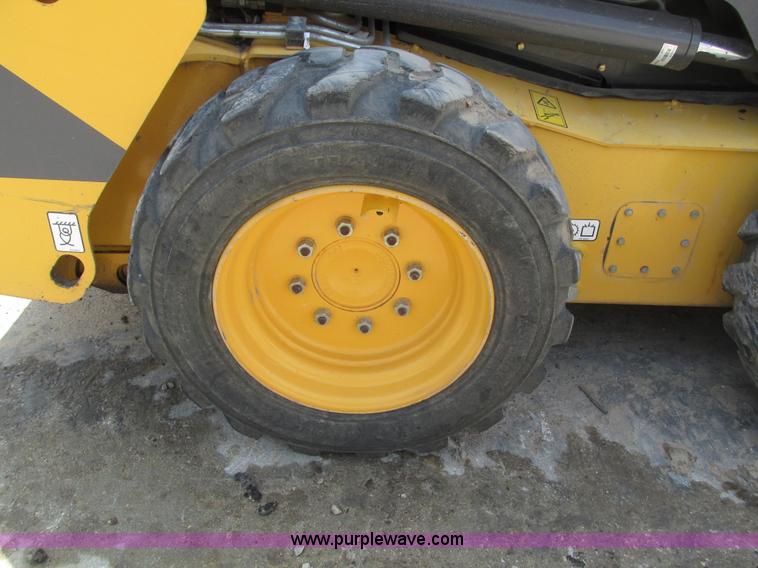 image for item I4135 2012 Volvo MC70C skid steer