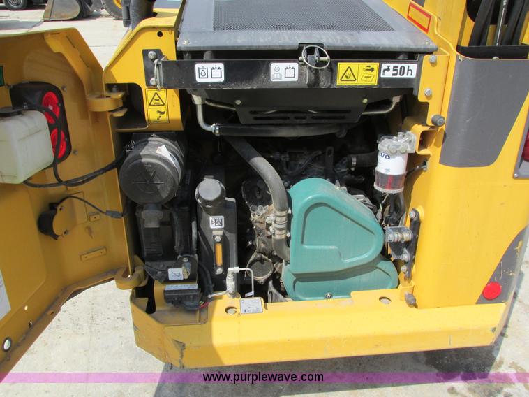 image for item I4135 2012 Volvo MC70C skid steer