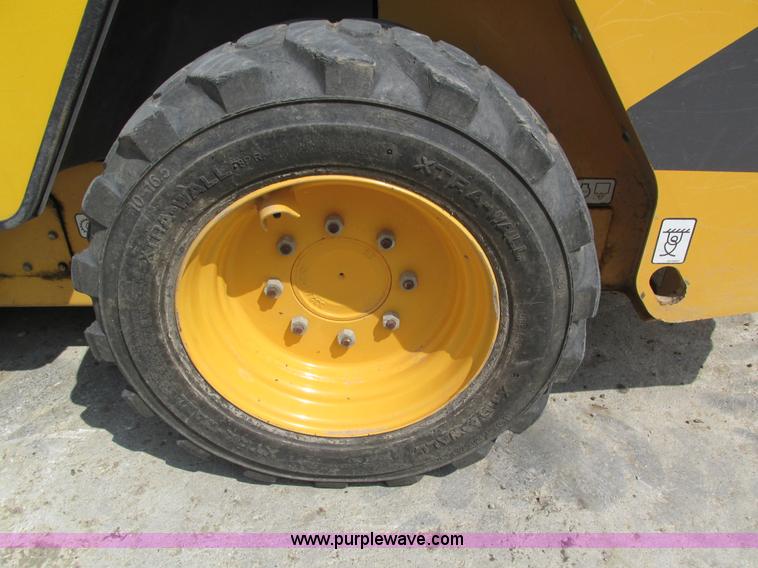 image for item I4135 2012 Volvo MC70C skid steer