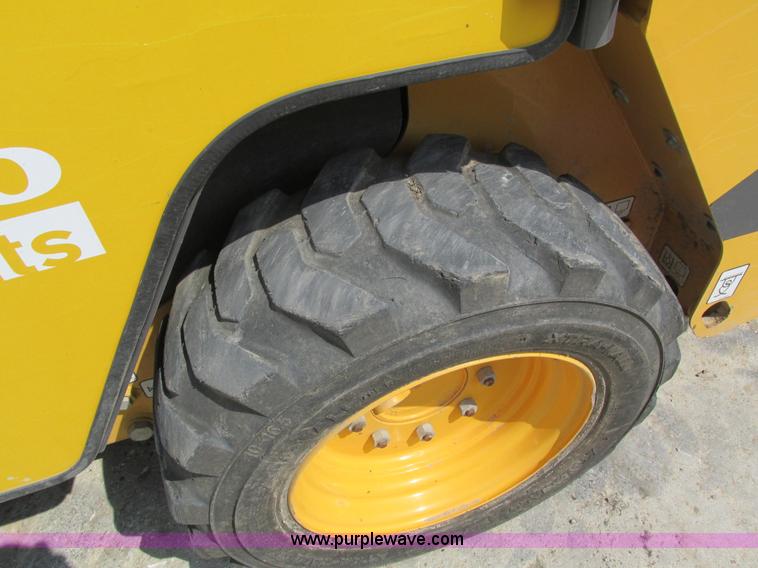 image for item I4135 2012 Volvo MC70C skid steer