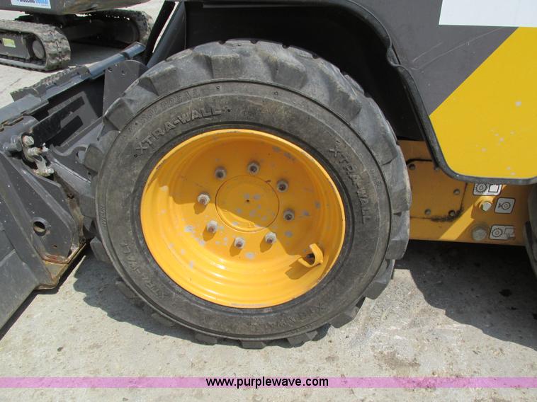 image for item I4135 2012 Volvo MC70C skid steer