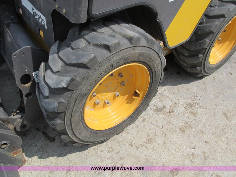 image for item I4135 2012 Volvo MC70C skid steer