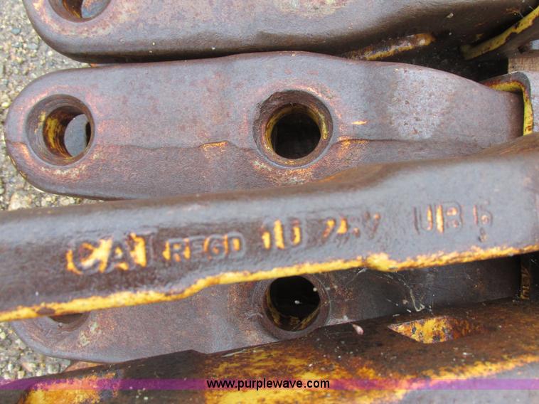 image for item I6059 Caterpillar loader cutting teeth