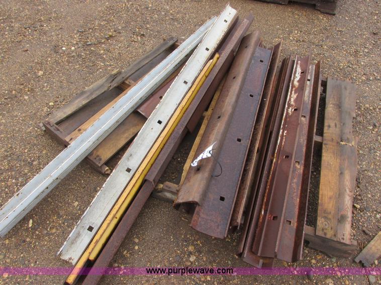 image for item I6070 (21) assorted screen clamps for crusher screen plants