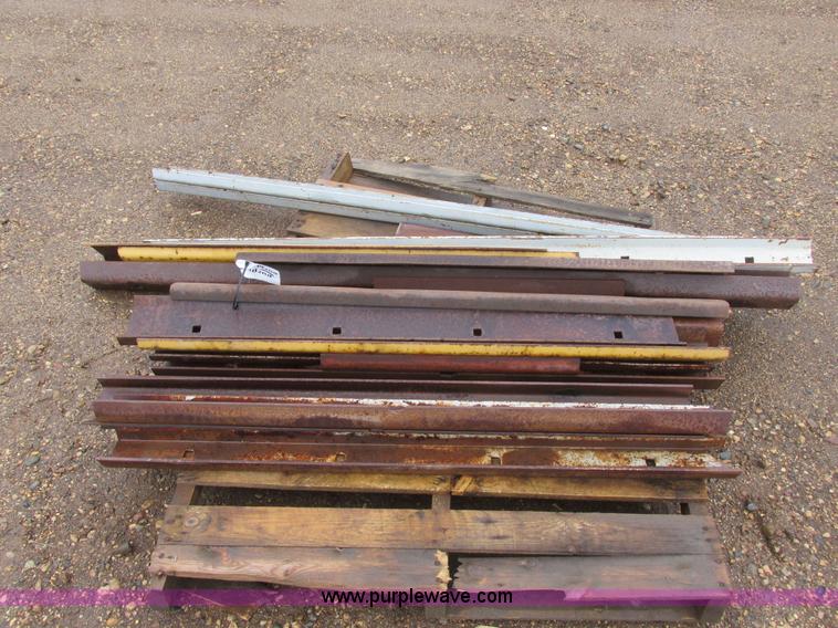image for item I6070 (21) assorted screen clamps for crusher screen plants