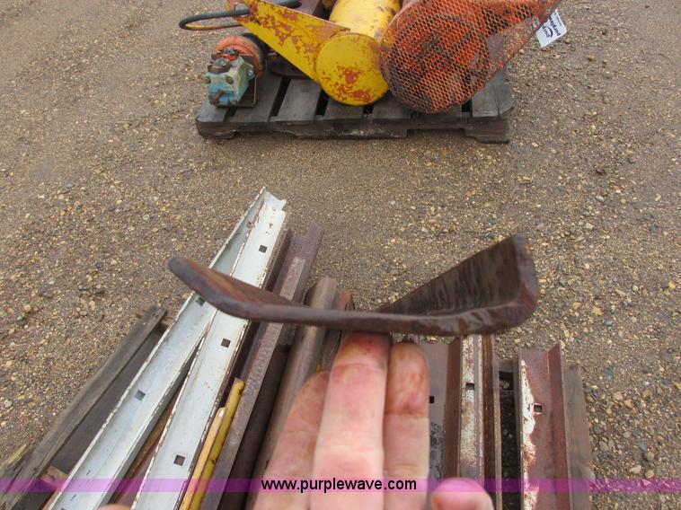 image for item I6070 (21) assorted screen clamps for crusher screen plants