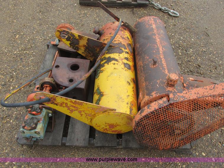 image for item I6071 Hydraulic tank with pump