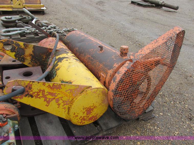 image for item I6071 Hydraulic tank with pump