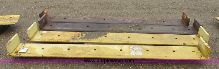 image for item I6082 (4) Caterpillar 980 weld-on cutting edges