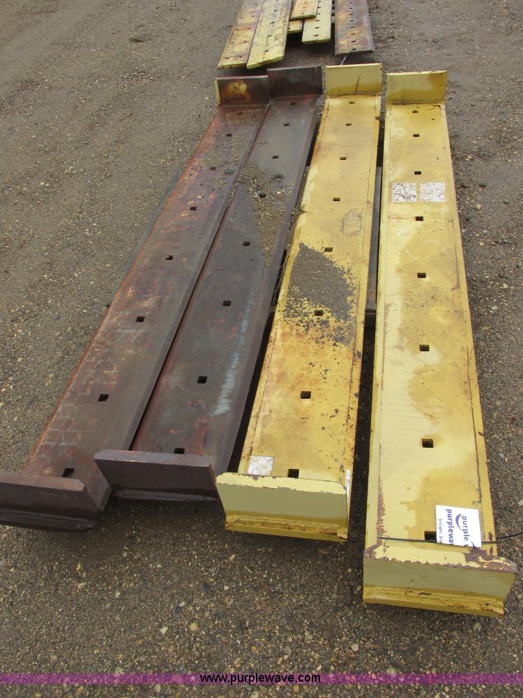 image for item I6082 (4) Caterpillar 980 weld-on cutting edges