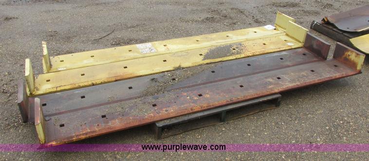 image for item I6082 (4) Caterpillar 980 weld-on cutting edges
