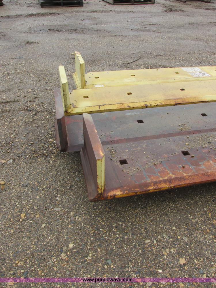 image for item I6082 (4) Caterpillar 980 weld-on cutting edges