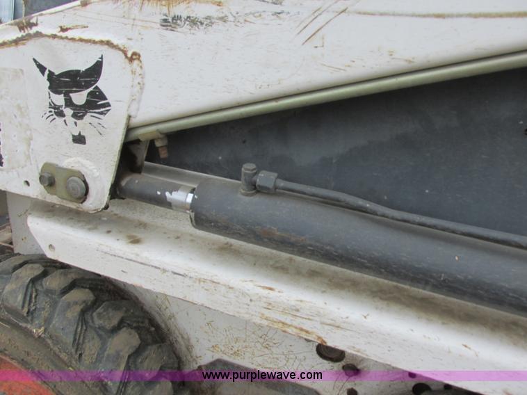 image for item I6099 2004 Bobcat 463F skid steer