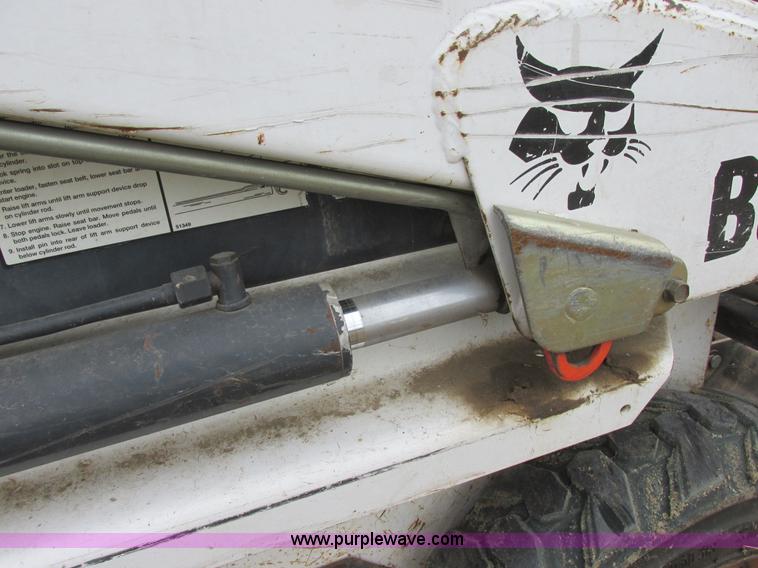 image for item I6099 2004 Bobcat 463F skid steer