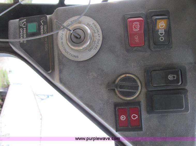 image for item I6099 2004 Bobcat 463F skid steer