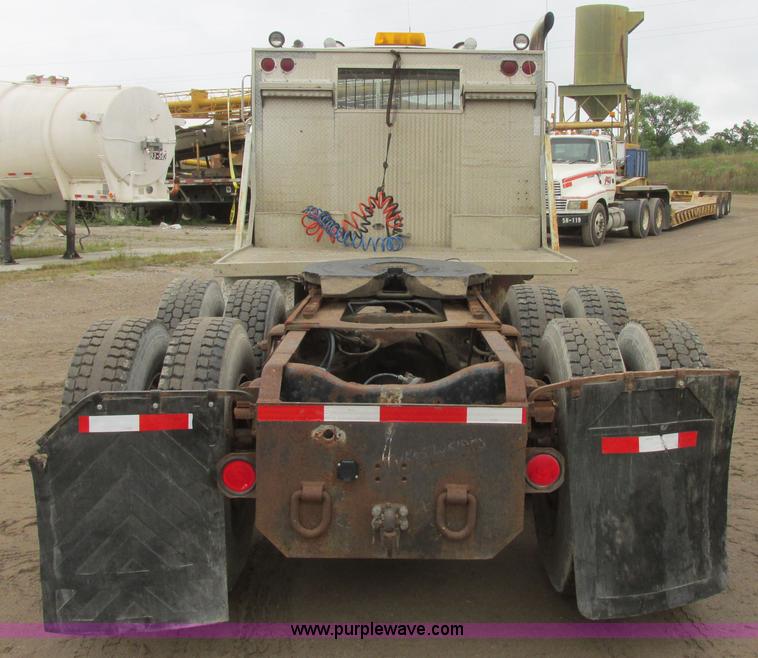 image for item I6136 1982 Ford LTL 9000 semi truck