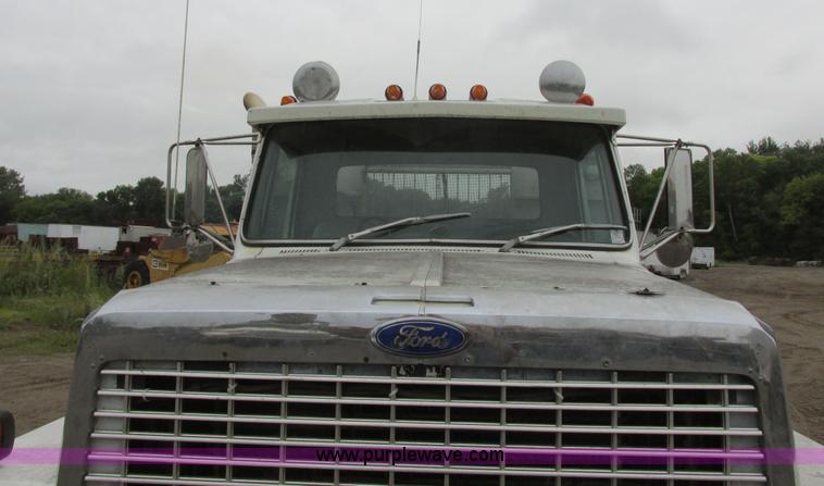 image for item I6136 1982 Ford LTL 9000 semi truck