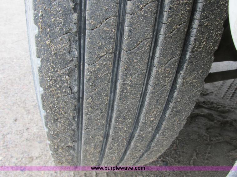 image for item I6136 1982 Ford LTL 9000 semi truck