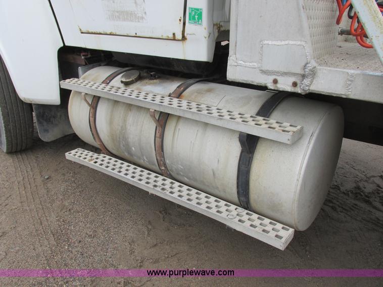 image for item I6136 1982 Ford LTL 9000 semi truck