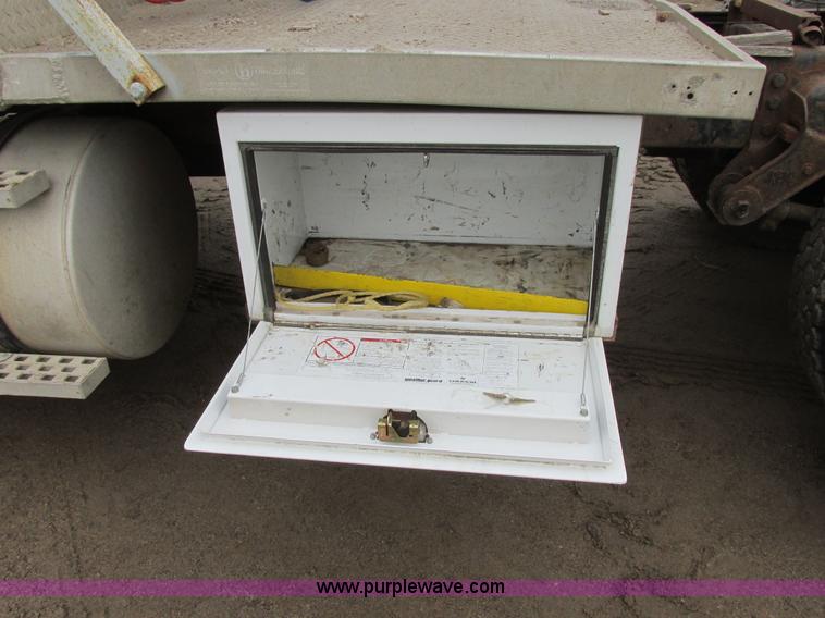 image for item I6136 1982 Ford LTL 9000 semi truck