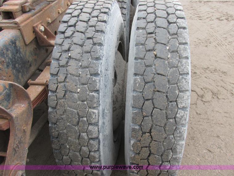 image for item I6136 1982 Ford LTL 9000 semi truck