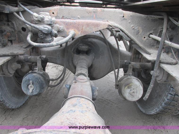 image for item I6136 1982 Ford LTL 9000 semi truck