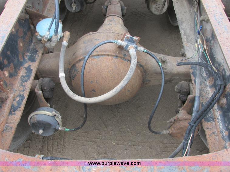 image for item I6136 1982 Ford LTL 9000 semi truck