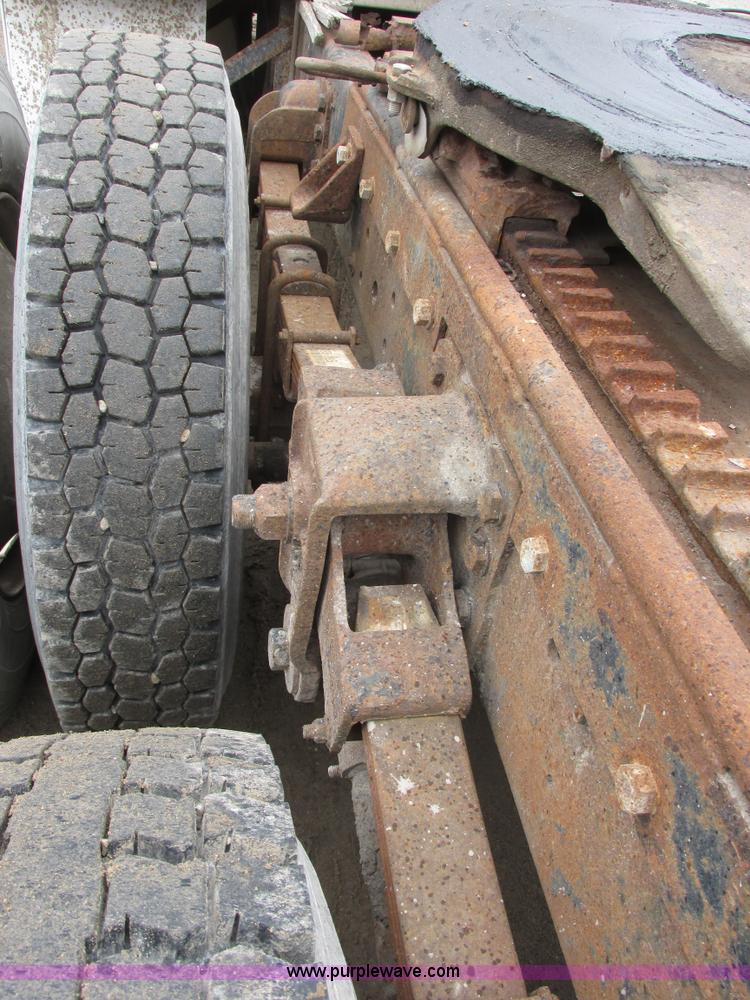 image for item I6136 1982 Ford LTL 9000 semi truck