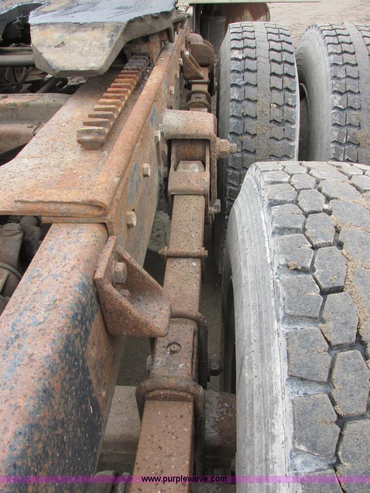 image for item I6136 1982 Ford LTL 9000 semi truck