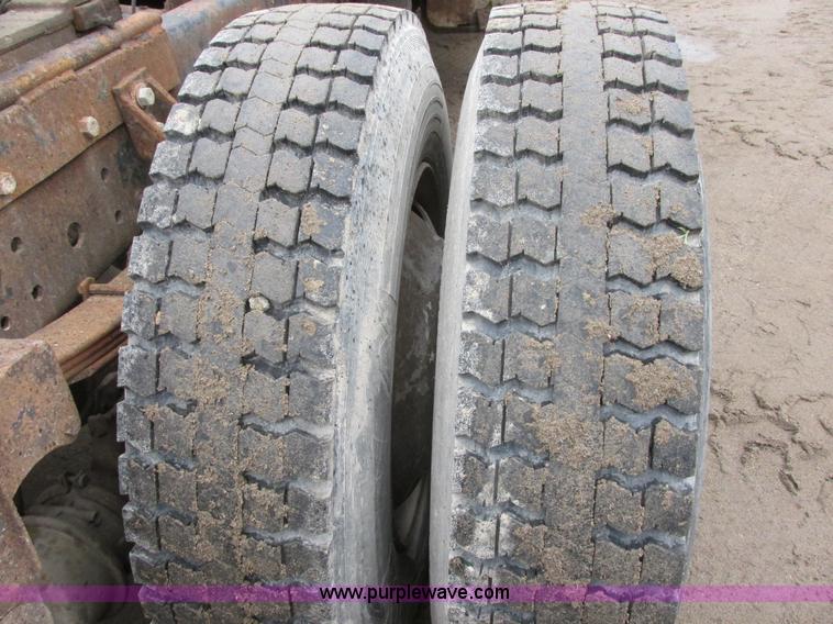 image for item I6136 1982 Ford LTL 9000 semi truck