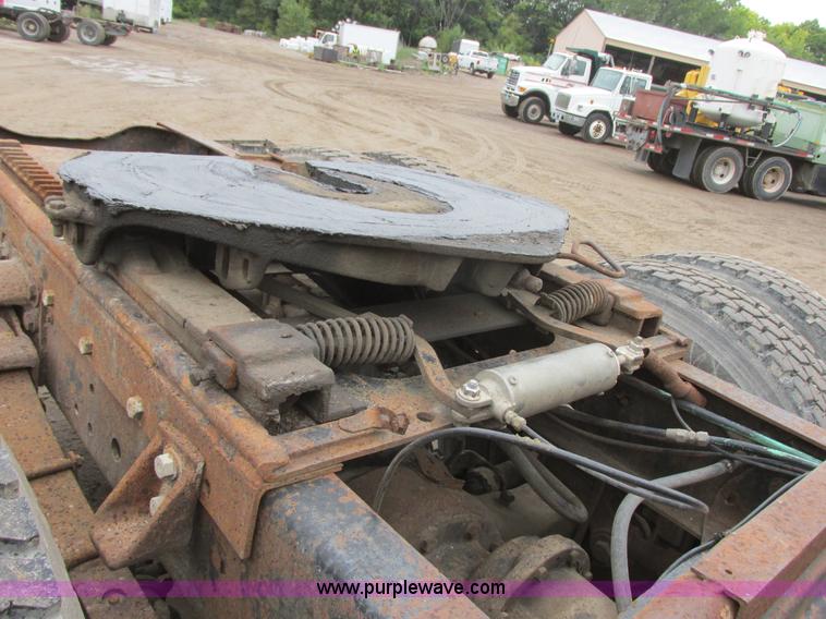 image for item I6136 1982 Ford LTL 9000 semi truck