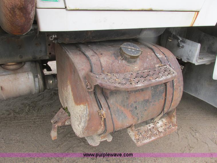 image for item I6136 1982 Ford LTL 9000 semi truck