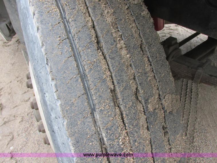 image for item I6136 1982 Ford LTL 9000 semi truck