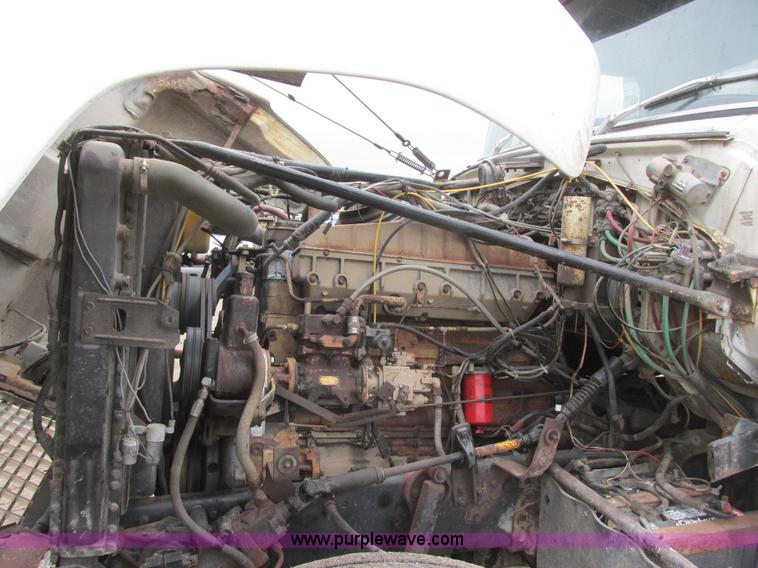 image for item I6136 1982 Ford LTL 9000 semi truck