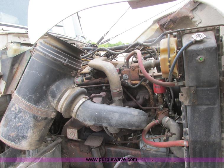 image for item I6136 1982 Ford LTL 9000 semi truck