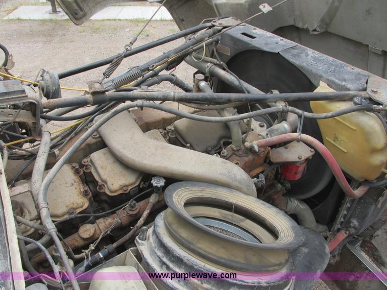 image for item I6136 1982 Ford LTL 9000 semi truck