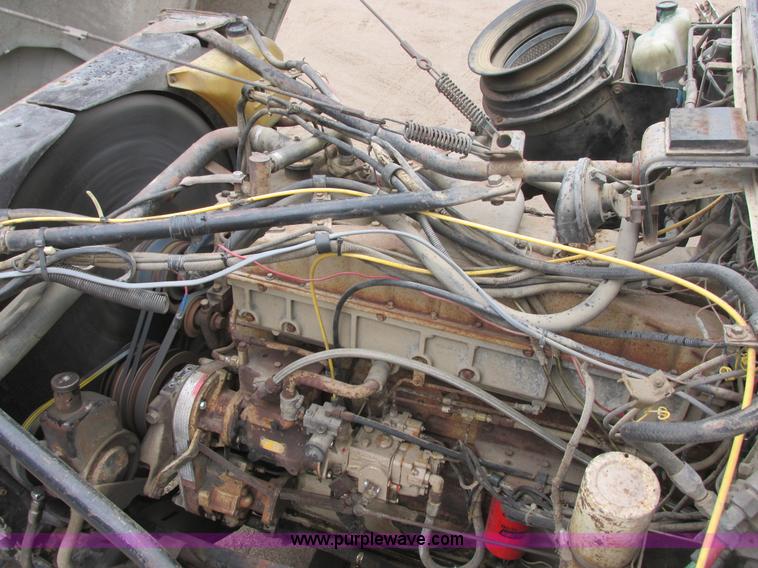 image for item I6136 1982 Ford LTL 9000 semi truck