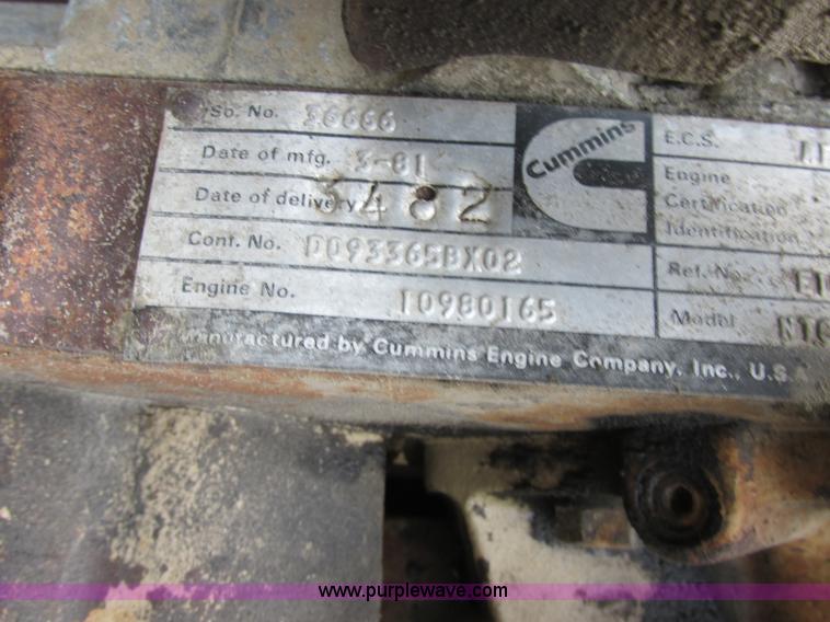 image for item I6136 1982 Ford LTL 9000 semi truck