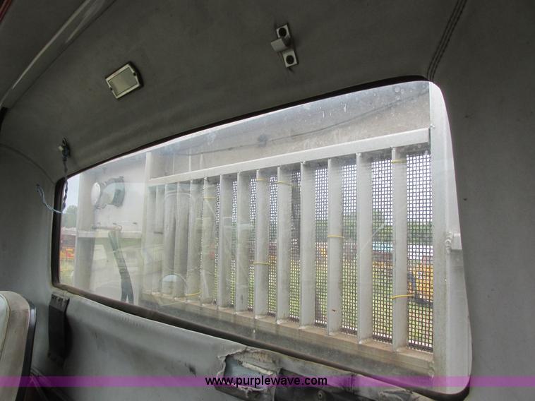 image for item I6136 1982 Ford LTL 9000 semi truck