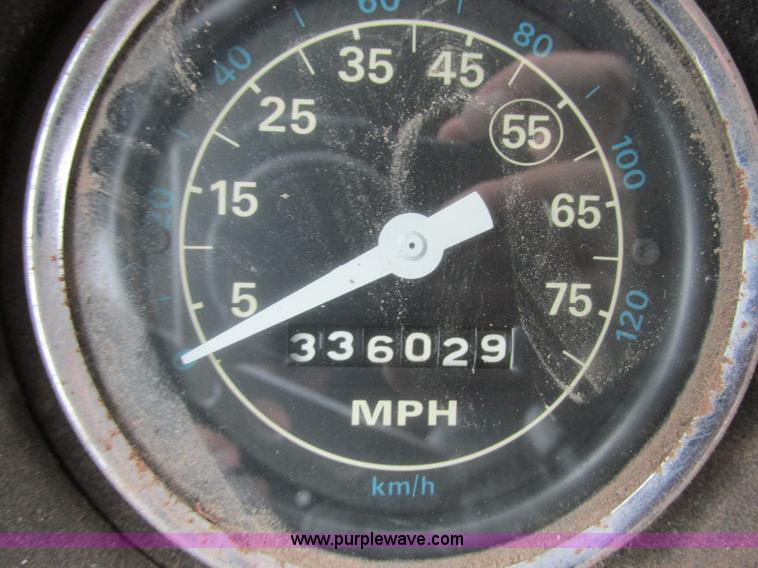 image for item I6136 1982 Ford LTL 9000 semi truck