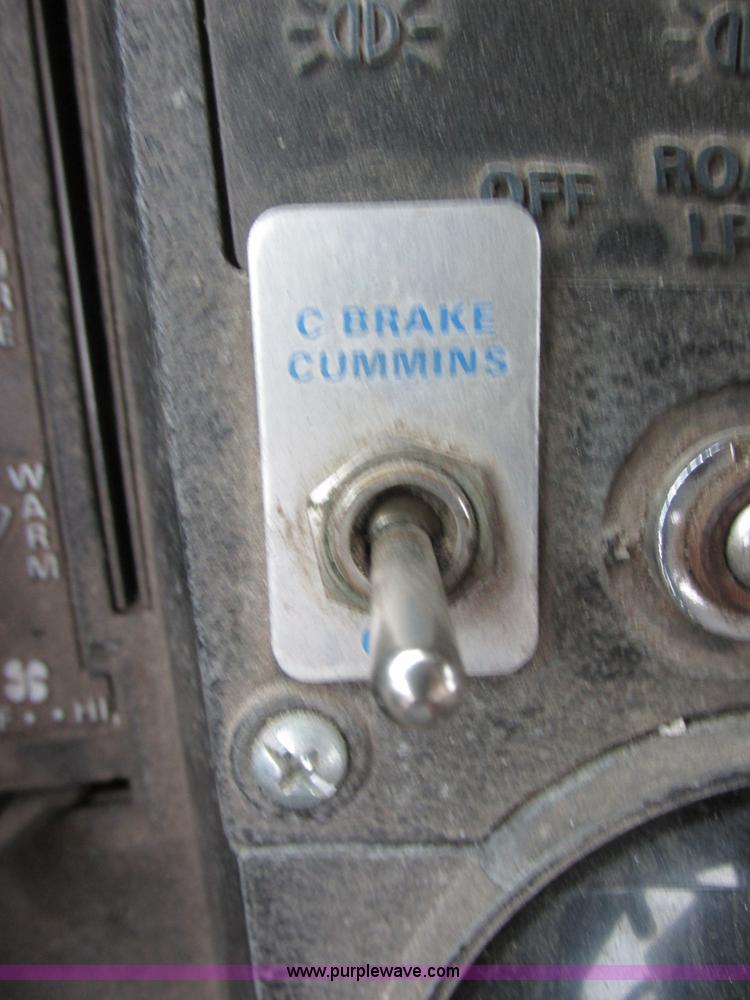 image for item I6136 1982 Ford LTL 9000 semi truck