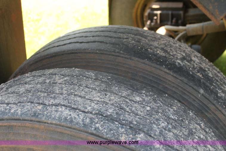 image for item I7258 2000 Lufkin Ultra-Light dump trailer