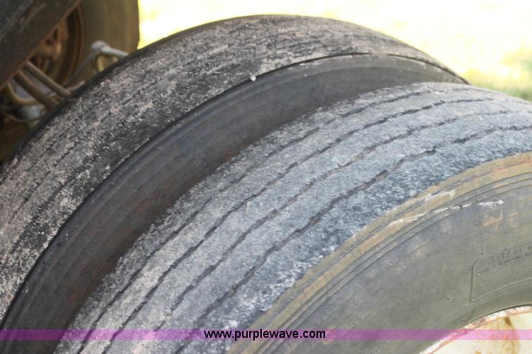 image for item I7258 2000 Lufkin Ultra-Light dump trailer