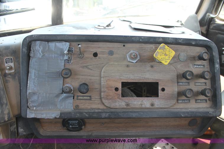 image for item I7259 1988 White WCA tank truck